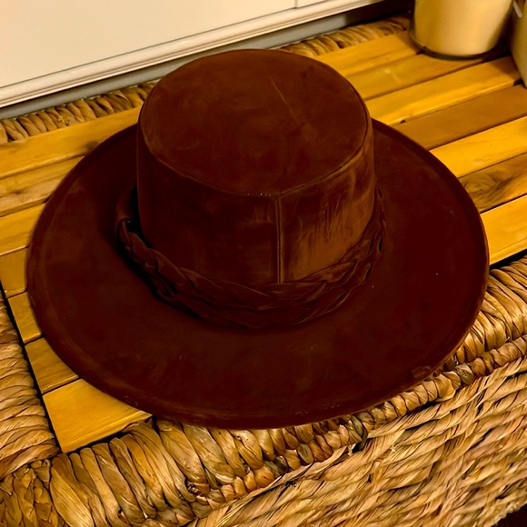Brown suede hat - Picture 1 of 3